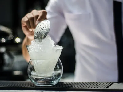 Gelo puro, bebidas perfeitas Gelo puro, bebidas perfeitas
